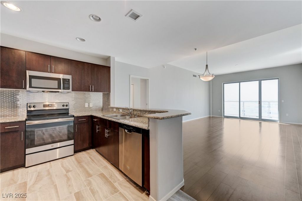 8255 Las Vegas Boulevard, Unit 1816, Las Vegas, NV 89123 Main Photo