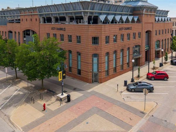 2 S Linn St, Units 2 &a, Iowa City, IA 52240