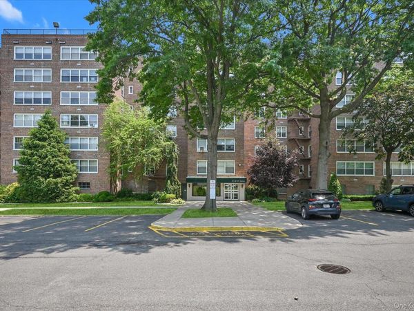 211-40 18th Avenue, Unit 4A, Bayside, NY 11360