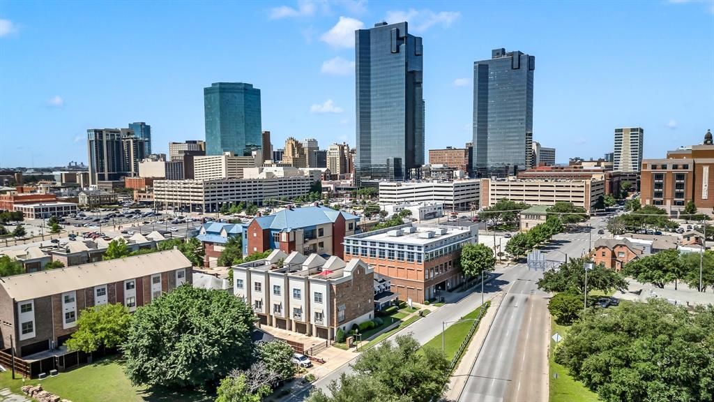 100 Alread Court, Fort Worth, TX 76102 Main Photo