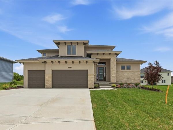 22017 W 99th Terrace, Lenexa, KS 66220