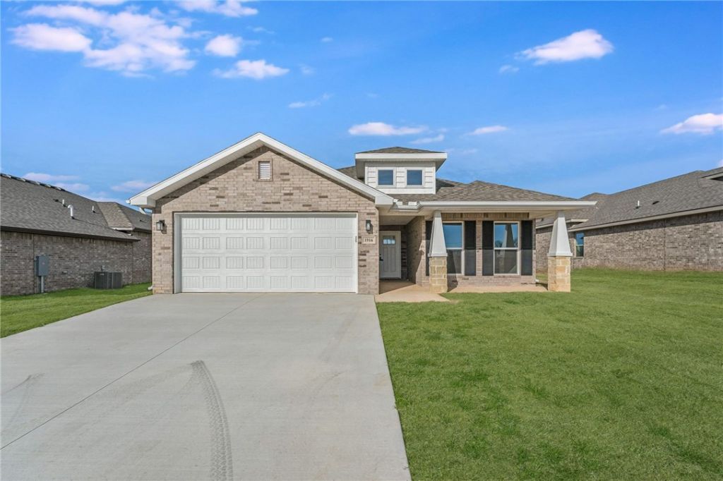 1916 Porter Street, Pea Ridge, AR 72751 Main Photo