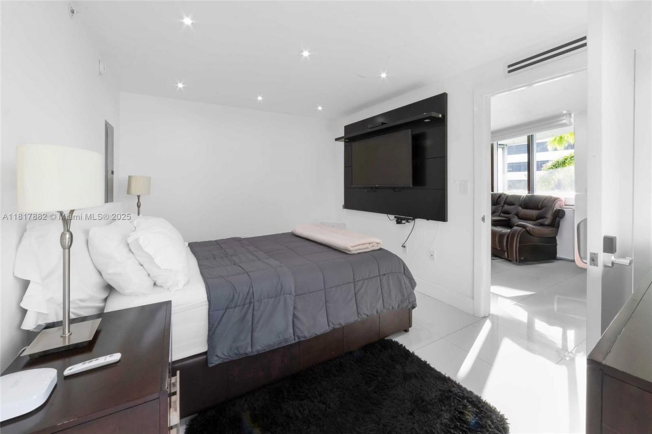 6620 Indian Creek Dr, Unit 304, Miami Beach, FL 33141 Photo