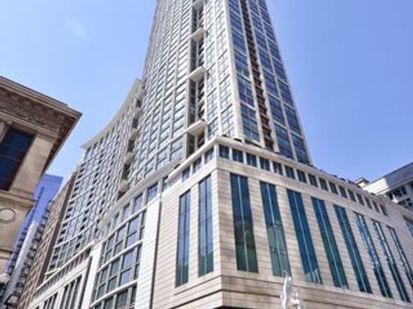 130 N Garland Court, Chicago, IL 60602