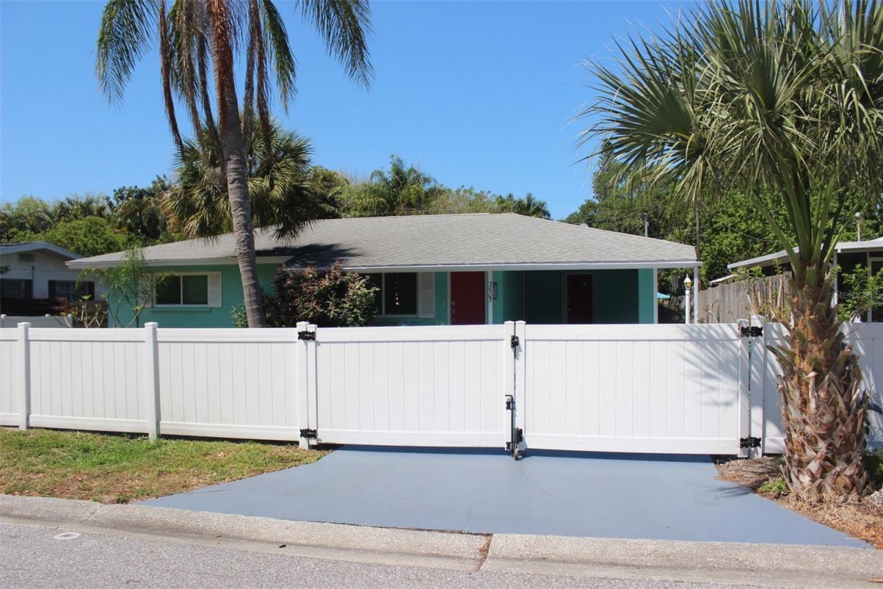 3605 Iroquois Avenue, Sarasota, FL 34234 Photo
