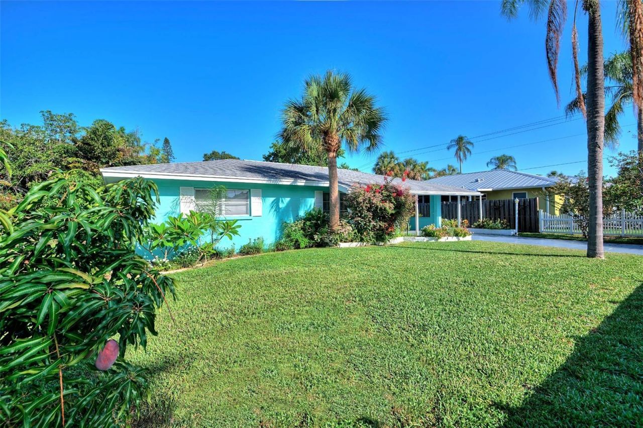 3605 Iroquois Avenue, Sarasota, FL 34234 Photo