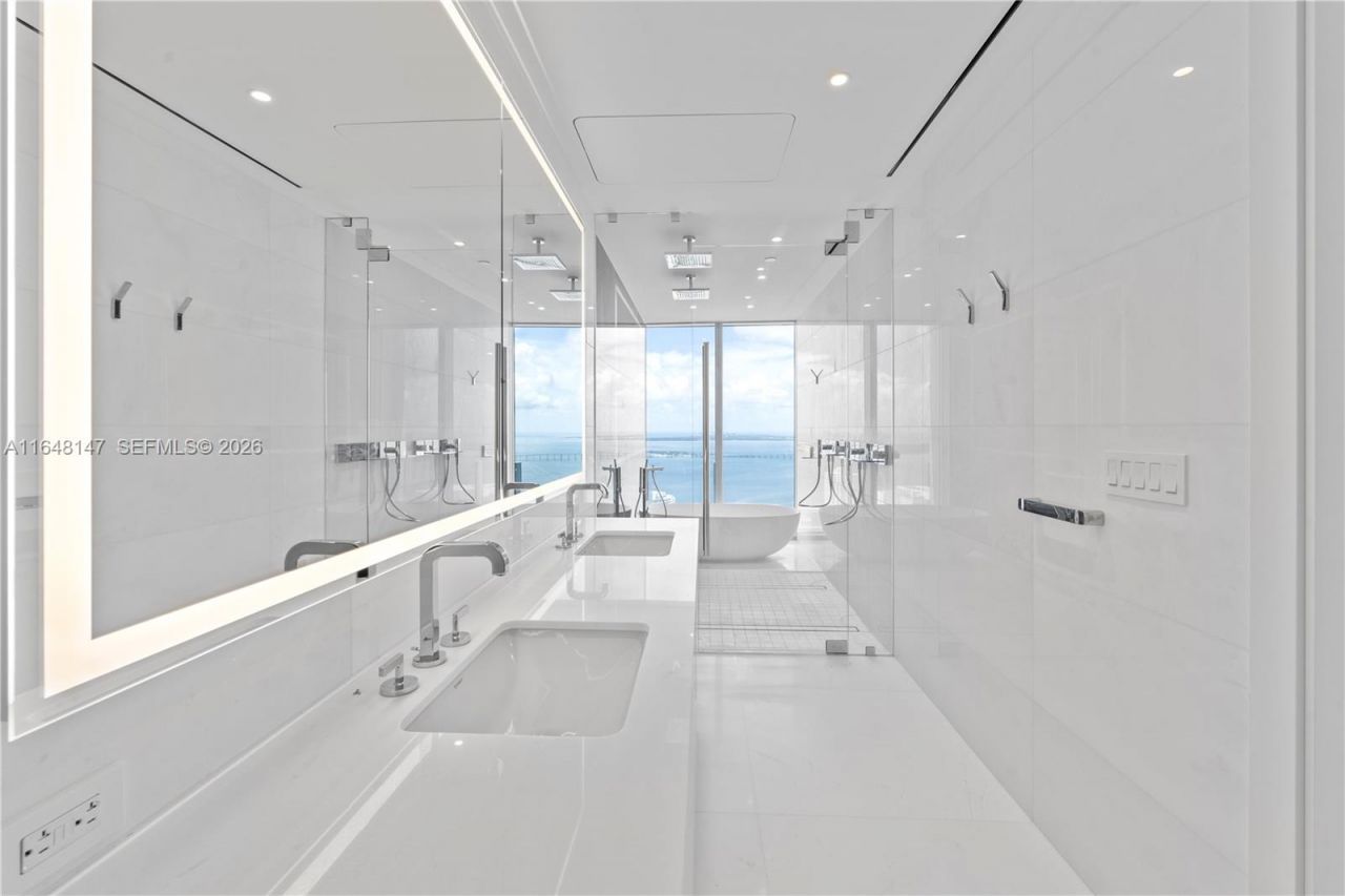 300 Biscayne Blvd Way, Unit 4604, Miami, FL 33131 Photo