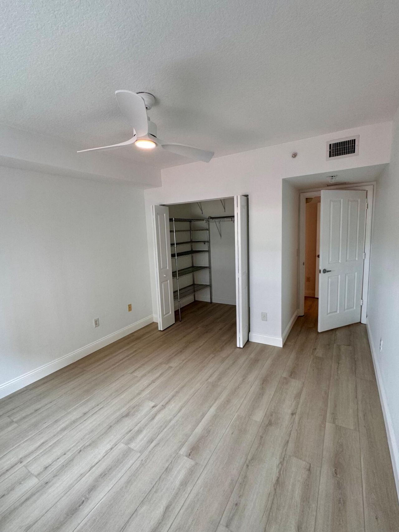 600 S Dixie Highway, Unit 533, West Palm Beach, FL 33401 Photo