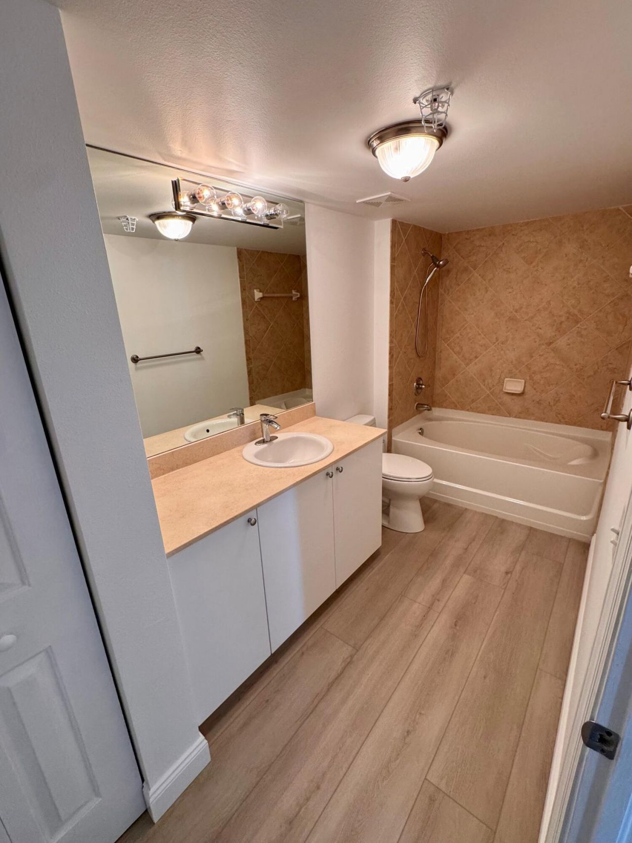 600 S Dixie Highway, Unit 533, West Palm Beach, FL 33401 Photo