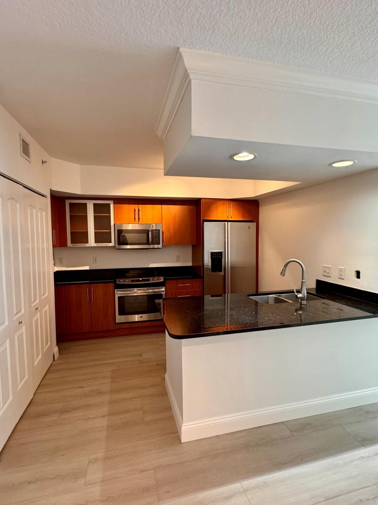 600 S Dixie Highway, Unit 533, West Palm Beach, FL 33401 Photo