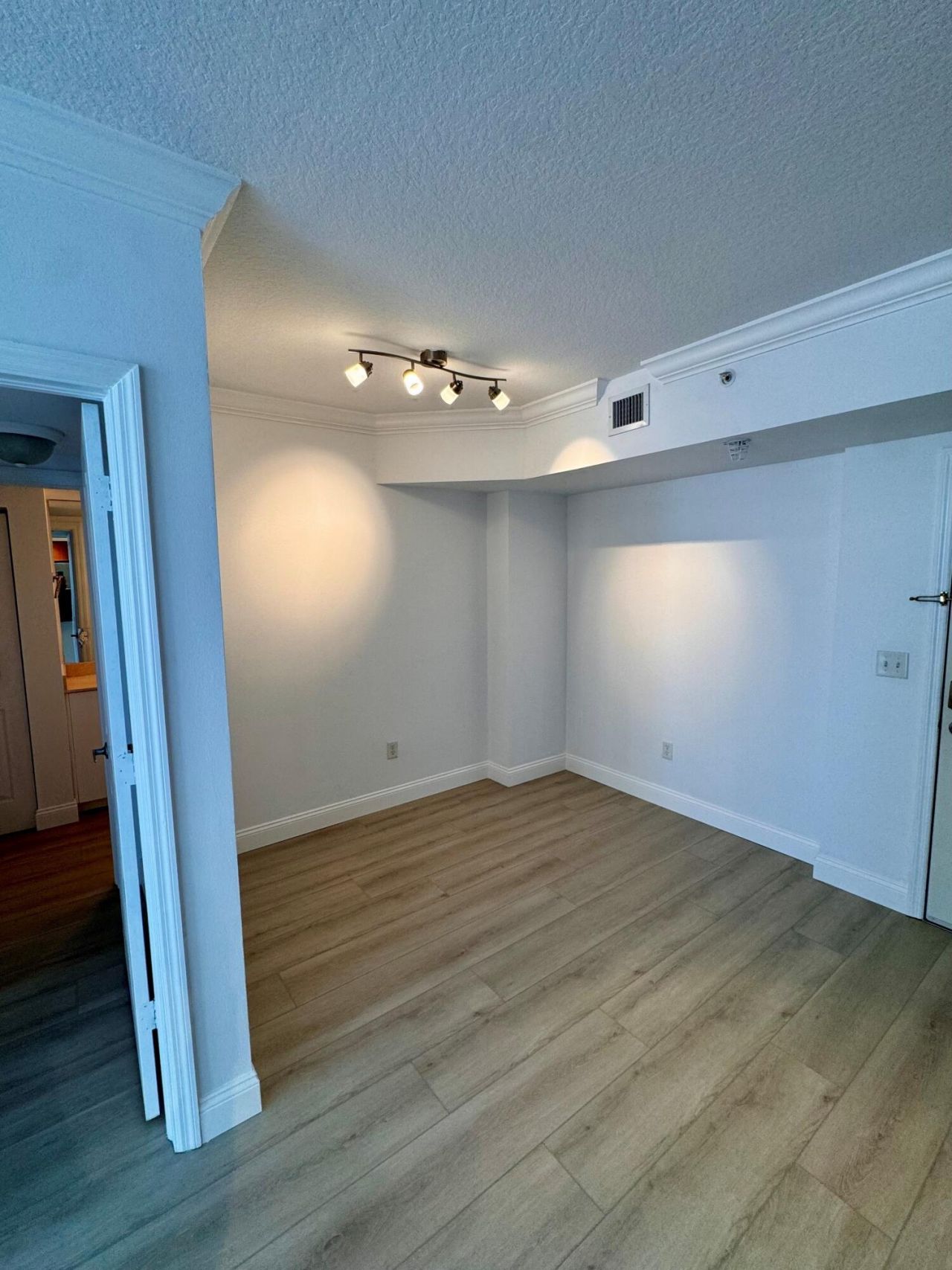 600 S Dixie Highway, Unit 533, West Palm Beach, FL 33401 Photo