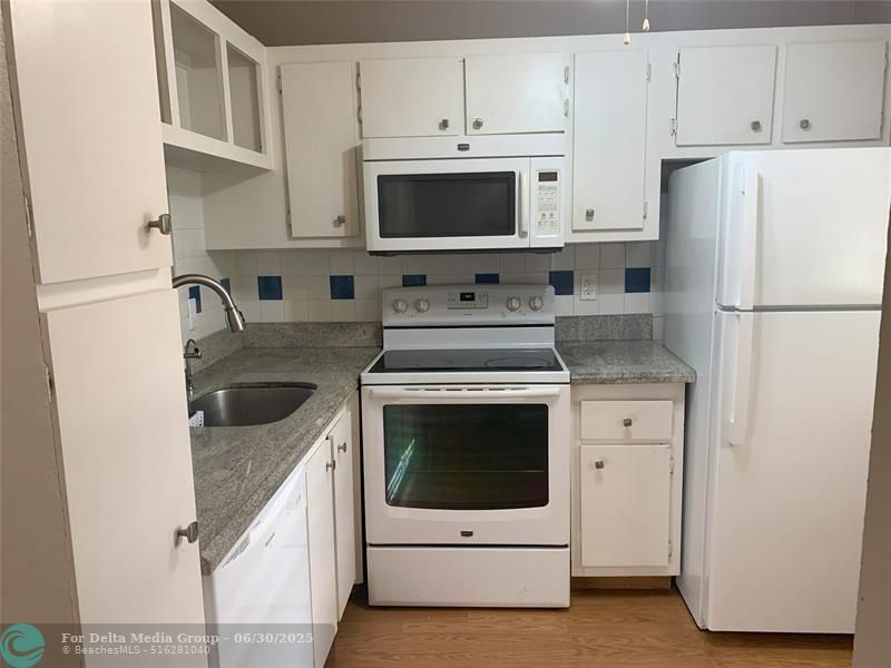 9460 Poinciana Place, Unit 303, Davie, FL 33324 Photo