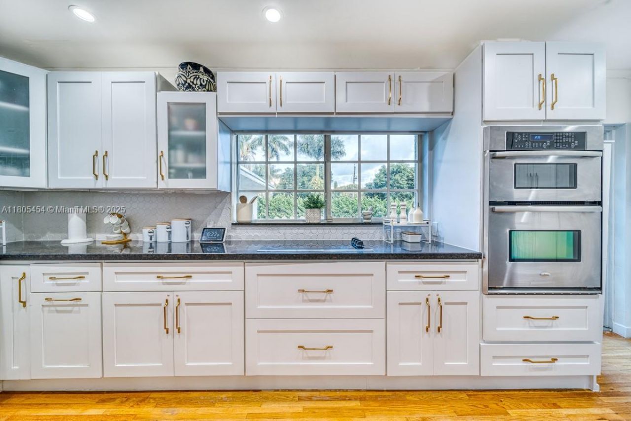 13801 NE 1st Ave, Miami, FL 33161 Photo