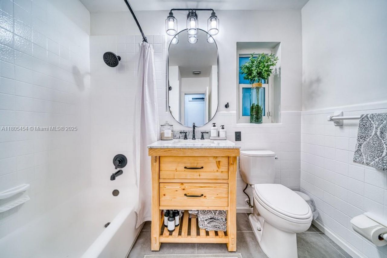 13801 NE 1st Ave, Miami, FL 33161 Photo