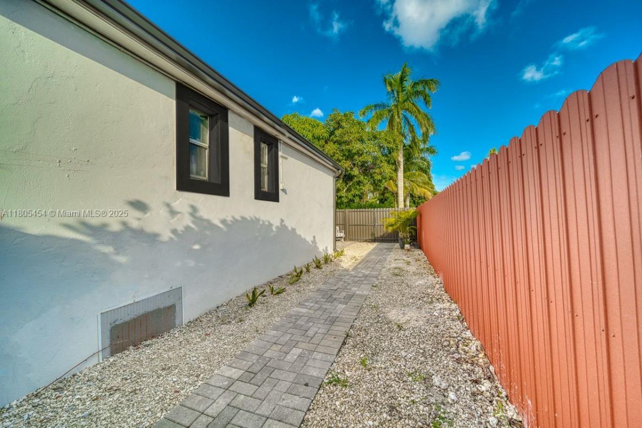 13801 NE 1st Ave, Miami, FL 33161 Photo