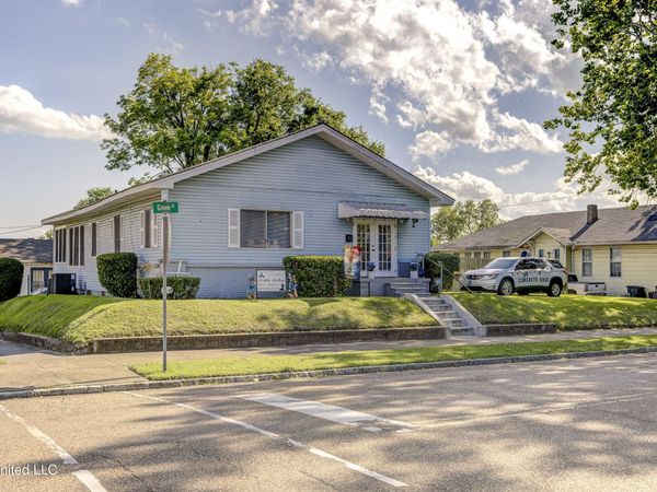 1222 Grove St Street, Vicksburg, MS 39183