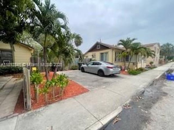 1416 N 2nd Ave N, Lake Worth, FL 33460