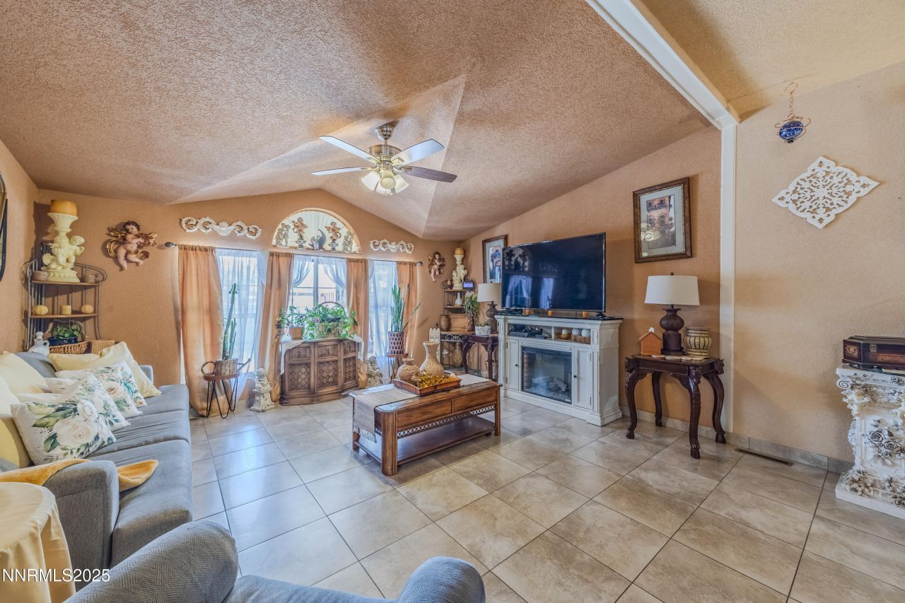 530 E 2nd Avenue, Sun Valley, NV 89433 Photo