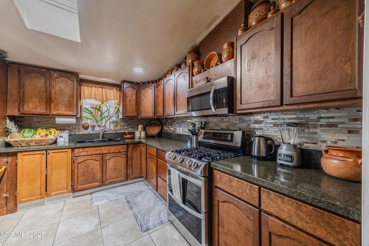 530 E 2nd Avenue, Sun Valley, NV 89433 Photo