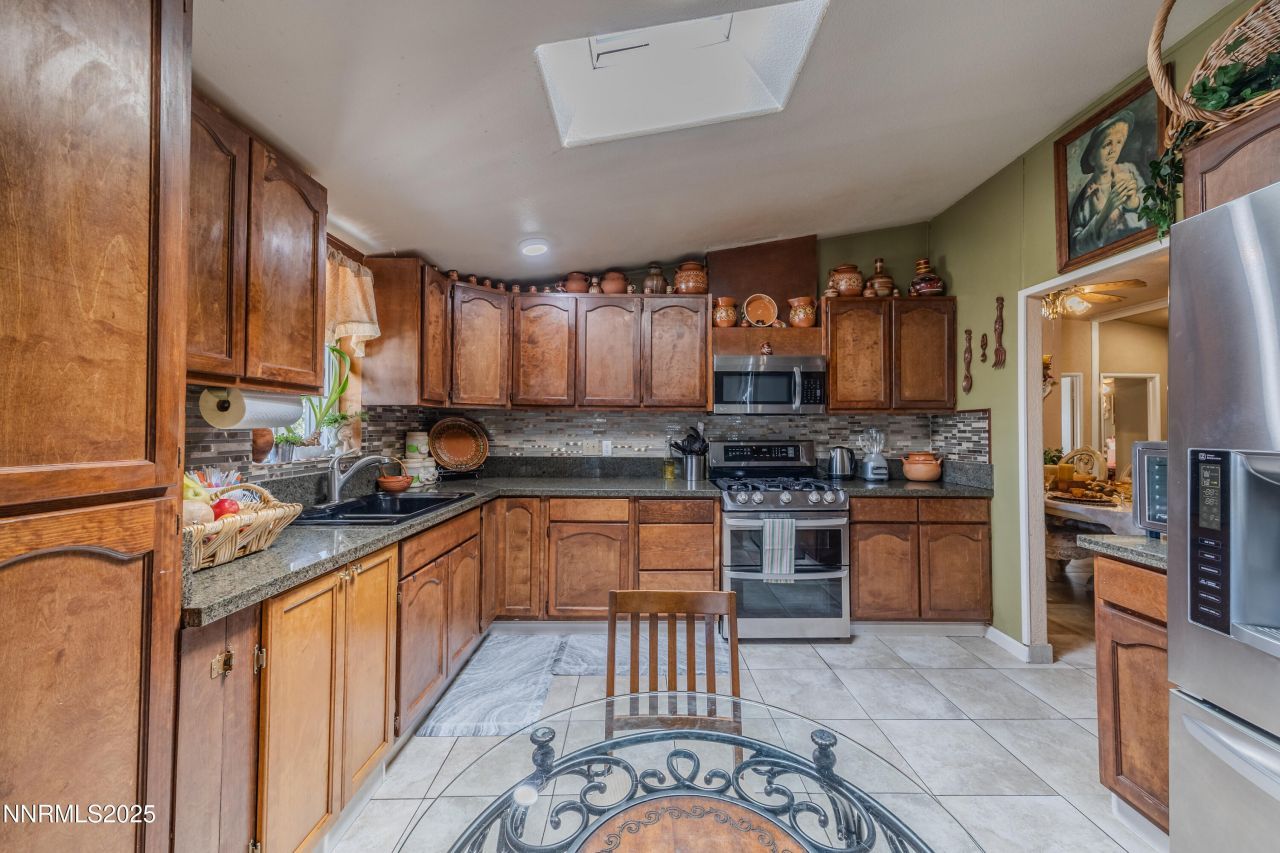 530 E 2nd Avenue, Sun Valley, NV 89433 Photo