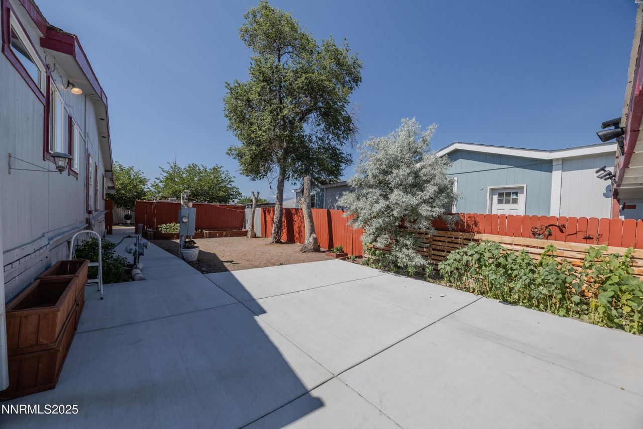 530 E 2nd Avenue, Sun Valley, NV 89433 Photo