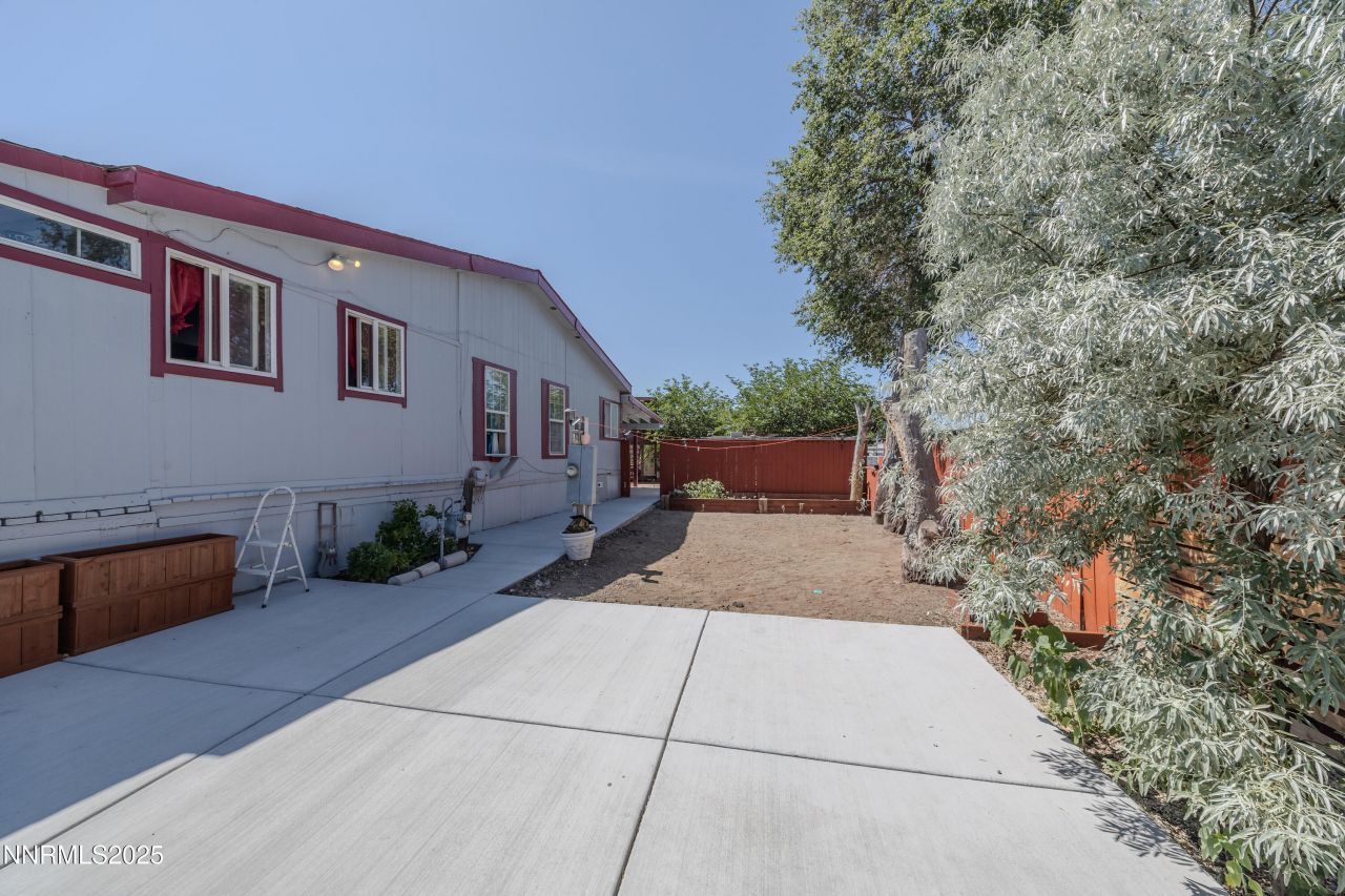 530 E 2nd Avenue, Sun Valley, NV 89433 Photo