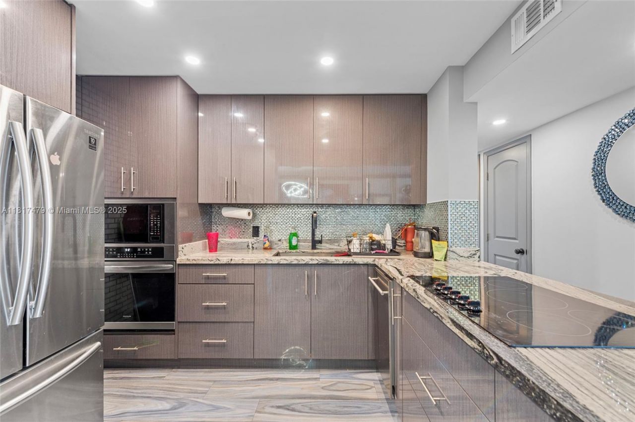 1345 Lincoln Rd, Unit 1105, Miami Beach, FL 33139 Photo