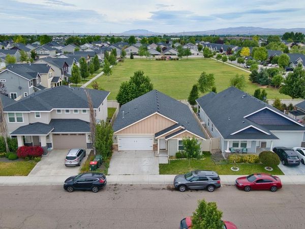 110 W Yosemite St, Meridian, ID 83646