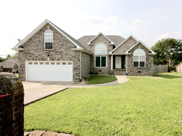 564 Callie Ct, Gallatin, TN 37066