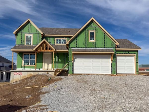22076 W 99th Terrace, Lenexa, KS 66220