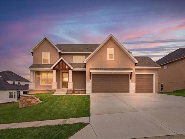 22076 W 99th Terrace, Lenexa, KS 66220