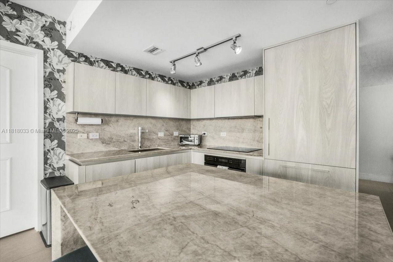 3131 NE 7th Ave, Unit 3306, Miami, FL 33137 Photo