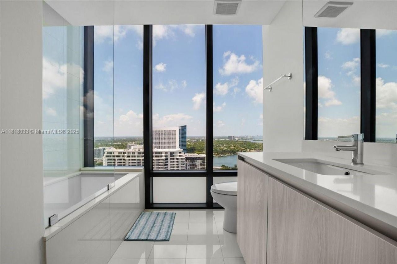 3131 NE 7th Ave, Unit 3306, Miami, FL 33137 Photo