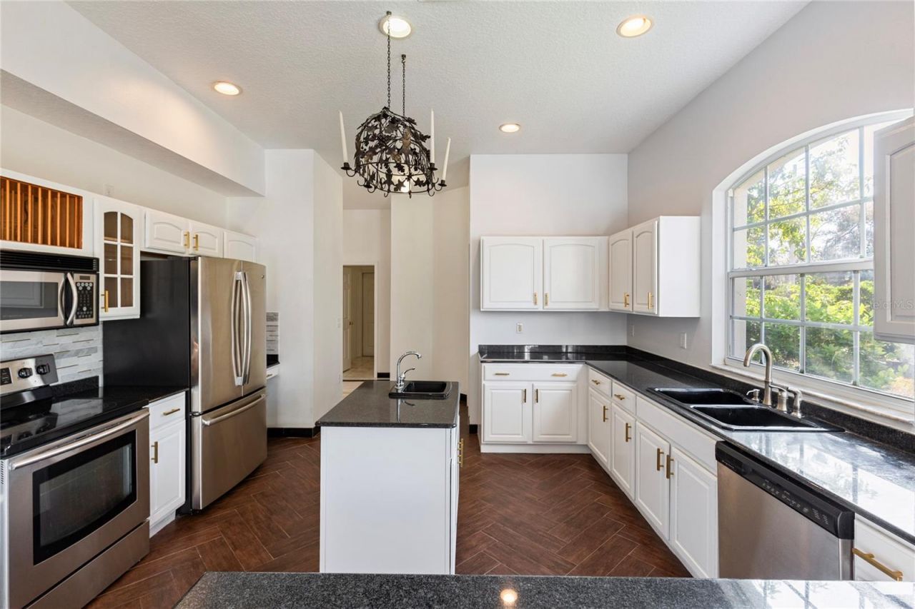 3062 Sutton Woods Drive, Plant City, FL 33566 Photo