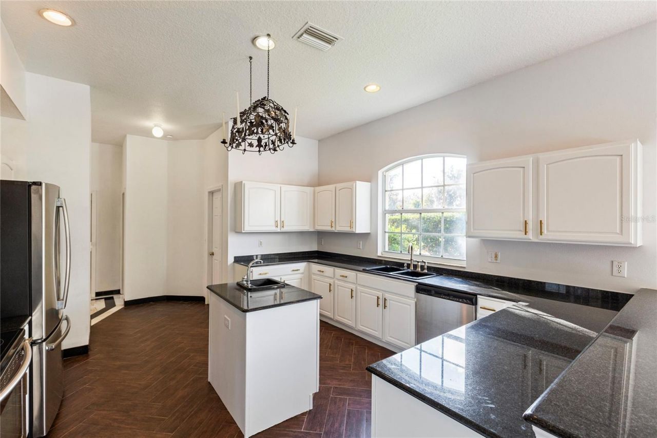 3062 Sutton Woods Drive, Plant City, FL 33566 Photo