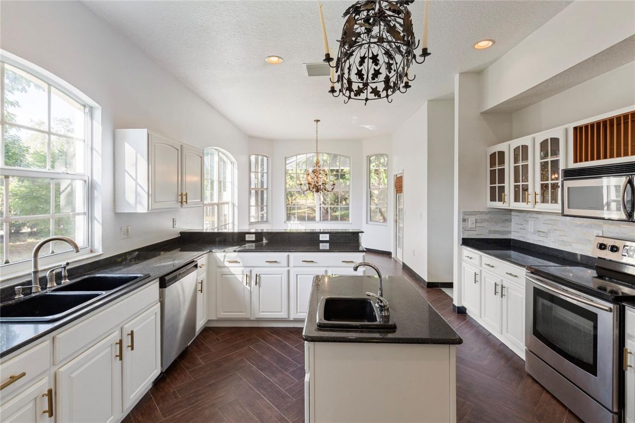 3062 Sutton Woods Drive, Plant City, FL 33566 Photo