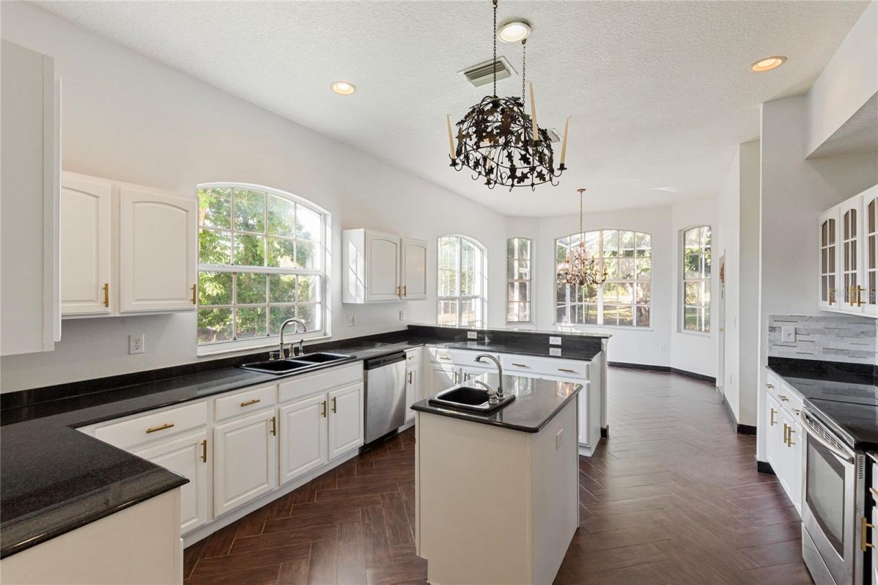 3062 Sutton Woods Drive, Plant City, FL 33566 Photo