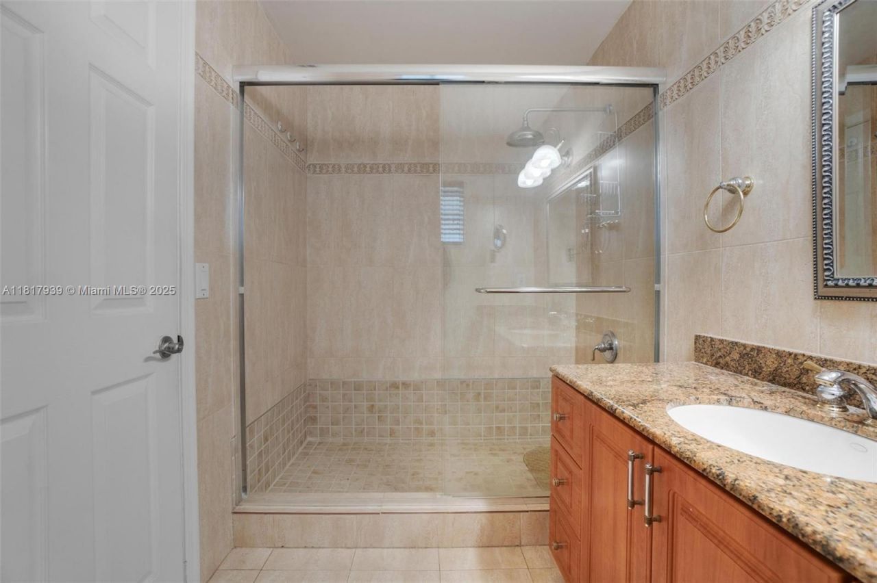 3643 Estepona Ave, Unit B28-A, Doral, FL 33178 Photo