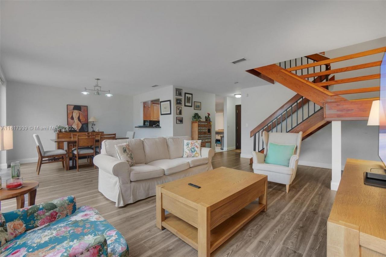 3643 Estepona Ave, Unit B28-A, Doral, FL 33178 Photo