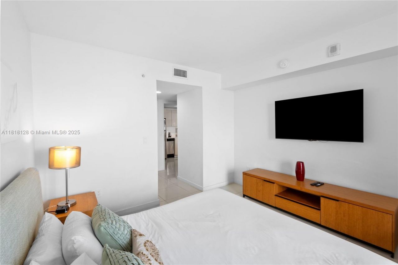 2602 E Hallandale Beach Blvd, Unit R2805, Hallandale Beach, FL 33009 Photo