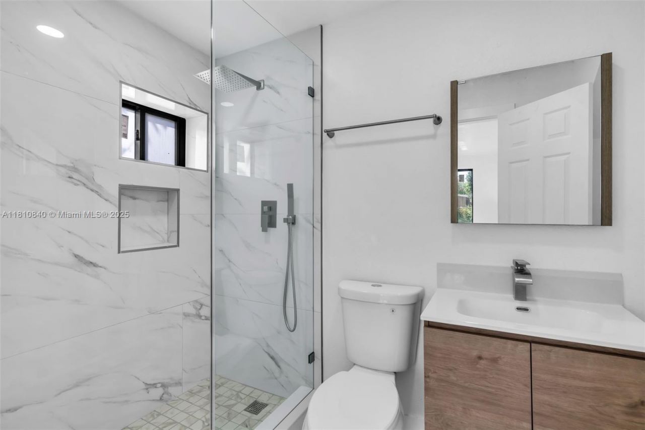 1010 NE 140th St, North Miami, FL 33161 Photo