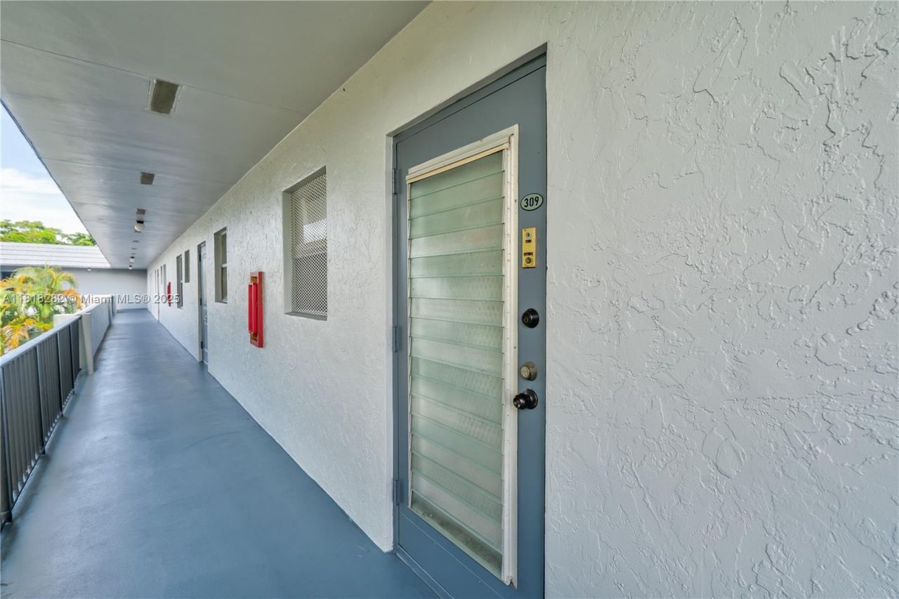 8350 Sands Point Blvd, Unit E309, Tamarac, FL 33321 Photo