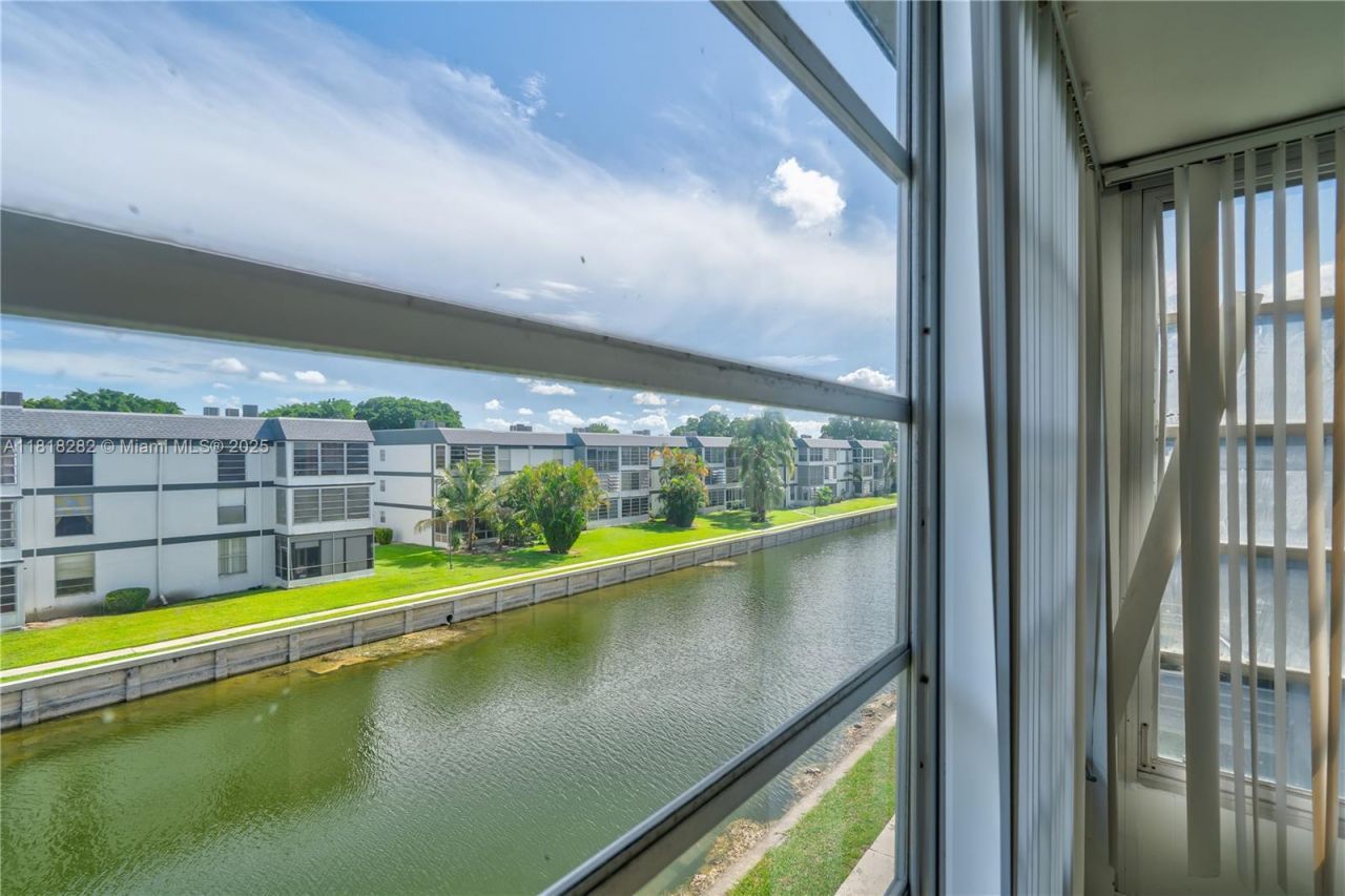 8350 Sands Point Blvd, Unit E309, Tamarac, FL 33321 Photo