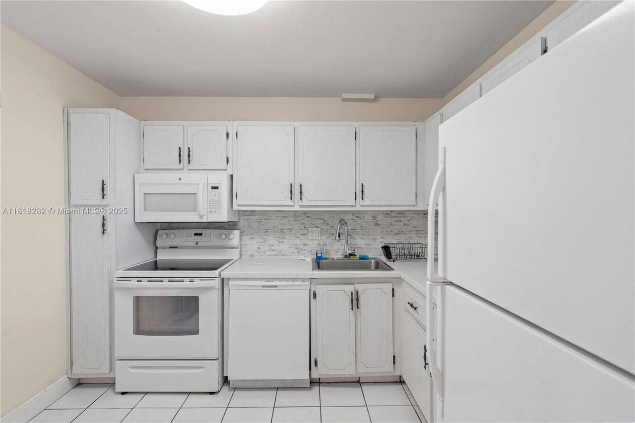 8350 Sands Point Blvd, Unit E309, Tamarac, FL 33321 Photo