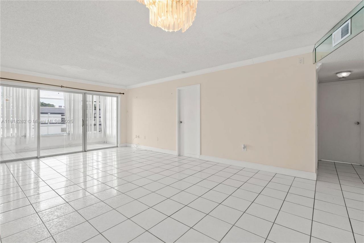 8350 Sands Point Blvd, Unit E309, Tamarac, FL 33321 Photo