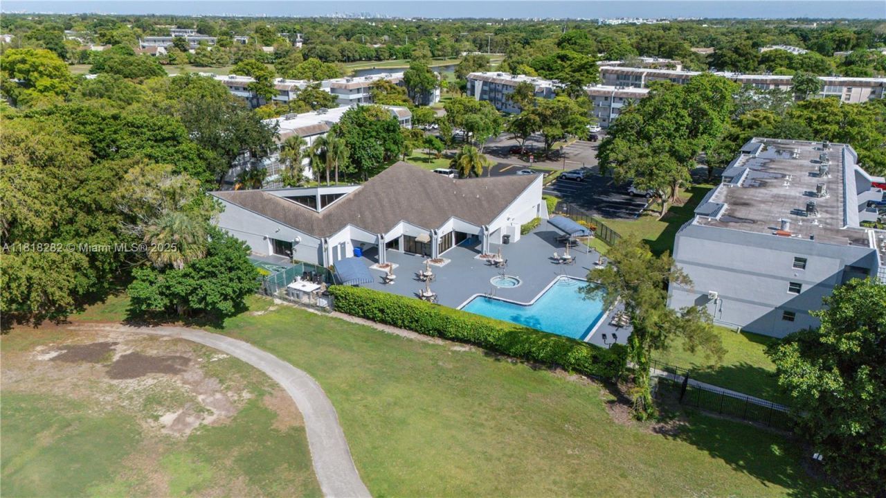 8350 Sands Point Blvd, Unit E309, Tamarac, FL 33321 Photo