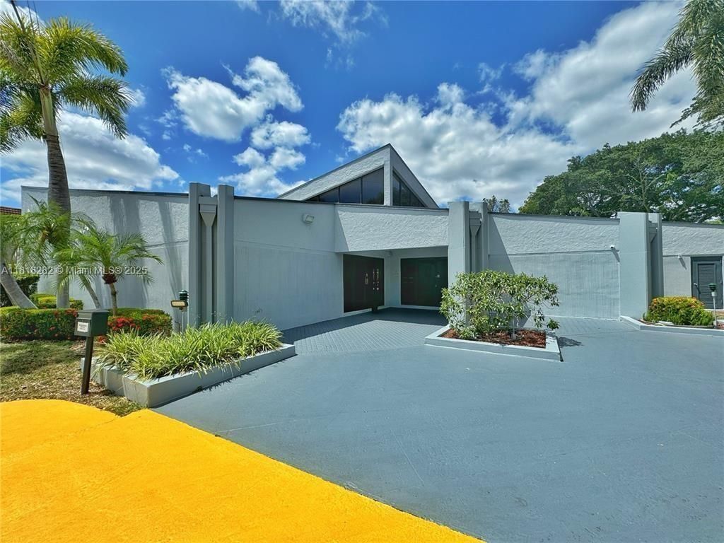 8350 Sands Point Blvd, Unit E309, Tamarac, FL 33321 Photo