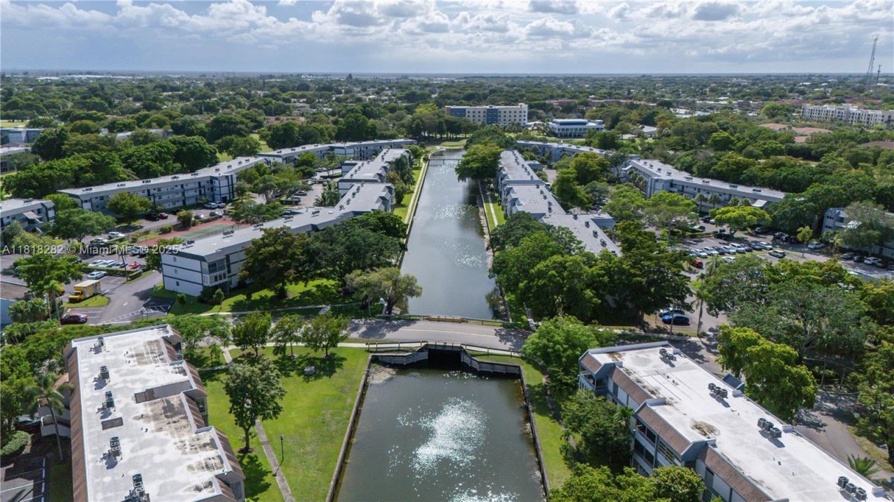 8350 Sands Point Blvd, Unit E309, Tamarac, FL 33321 Photo