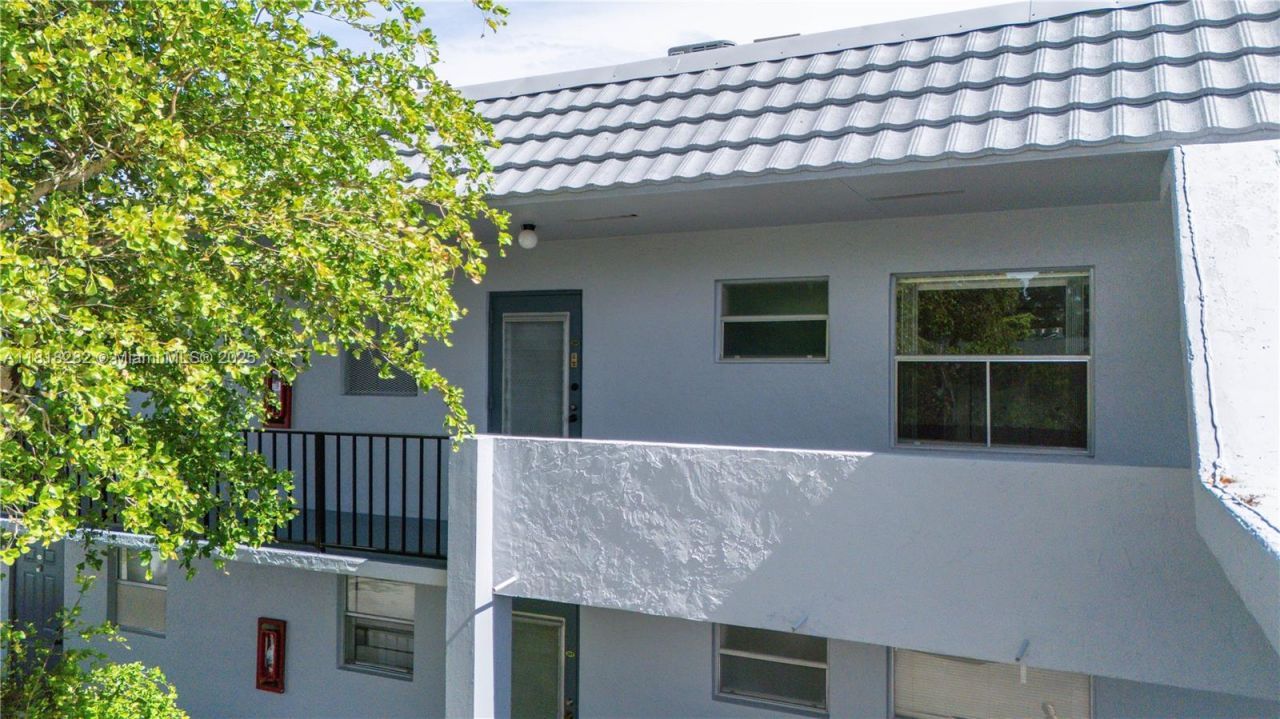 8350 Sands Point Blvd, Unit E309, Tamarac, FL 33321 Photo