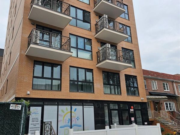 10525 65th Road, Forest Hills, NY 11375